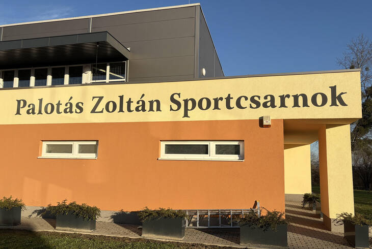 Sportcsarnok n�vad� �nnep�ly